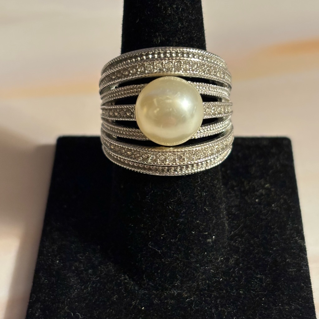 Nvc Silver Tone Faux Pearl & Rhinestone Cocktail Ring Sz 9